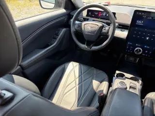 Ford Mustang Mach-E 2023 Select 4dr SUV