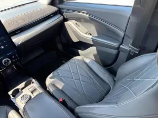 Ford Mustang Mach-E 2023 Select 4dr SUV