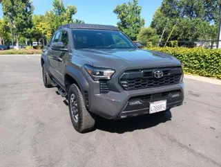 Toyota Tacoma 2024 4x4 SR5 4dr Double Cab 5.0 ft SB