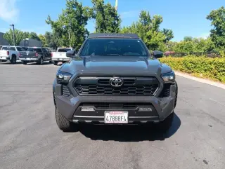 Toyota Tacoma 2024 4x4 SR5 4dr Double Cab 5.0 ft SB