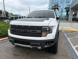 Ford F-150 2013 4x4 SVT Raptor 4p SuperCrew Estilo lateral 5.5 ft. SB