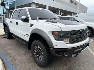 Ford F-150 2013 4x4 SVT Raptor 4p SuperCrew Estilo lateral 5.5 ft. SB