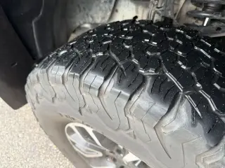 Ford F-150 2013 4x4 SVT Raptor 4p SuperCrew Estilo lateral 5.5 ft. SB