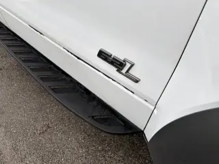 Ford F-150 2013 4x4 SVT Raptor 4p SuperCrew Estilo lateral 5.5 ft. SB