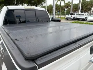 Ford F-150 2013 4x4 SVT Raptor 4p SuperCrew Estilo lateral 5.5 ft. SB