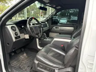 Ford F-150 2013 4x4 SVT Raptor 4p SuperCrew Estilo lateral 5.5 ft. SB