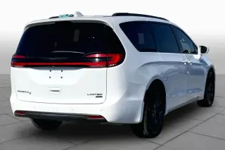 Chrysler Pacifica 2022 AWD Limited 4dr Mini-Van