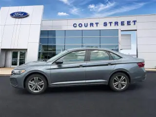 Sedán Volkswagen Jetta 2024 SE 4 puertas