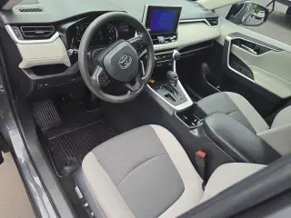 Toyota RAV4 2024 XLE 4dr SUV