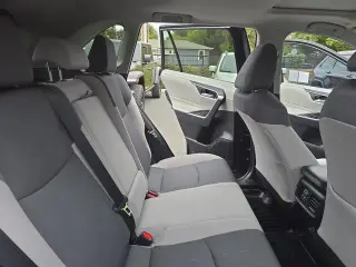 Toyota RAV4 2024 XLE 4dr SUV
