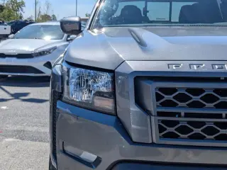 Nissan Frontier 2023 4x4 SV 4dr Crew Cab 5 ft. SB