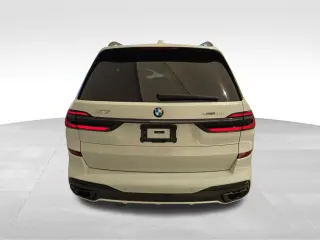 2025 BMW X7