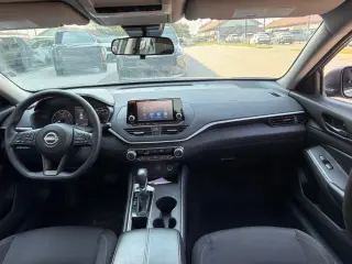 Sedán 4 puertas Nissan Altima 2024 2.5 S