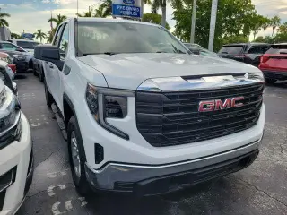 GMC Sierra 1500 2023 4x2 Pro 4 puertas Doble Cabina 6.6 pies. SB