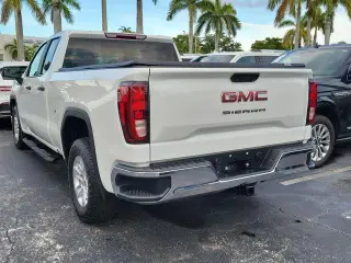 GMC Sierra 1500 2023 4x2 Pro 4 puertas Doble Cabina 6.6 pies. SB