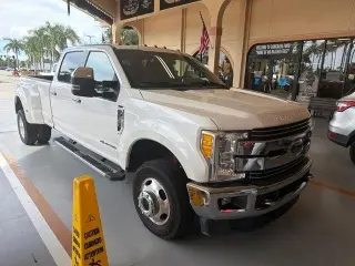 Ford F-350 Super Duty 2017 4x4 Lariat 4dr Crew Cab 8 ft. LB DRW Pickup