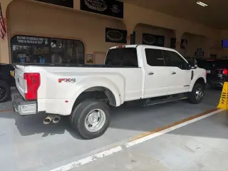 Ford F-350 Super Duty 2017 4x4 Lariat 4dr Crew Cab 8 ft. LB DRW Pickup