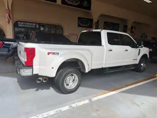 Ford F-350 Super Duty 2017 4x4 Lariat 4dr Crew Cab 8 ft. LB DRW Pickup