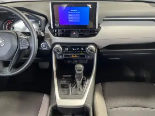 Toyota RAV4 2025 XLE 4p SUV