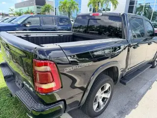 Ram 1500 2020 4x4 Laramie 4p Crew Cab 5.6 ft. CB Camión