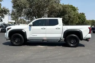 Toyota Tacoma 2024 4x4 SR5 4dr Double Cab 5.0 ft SB