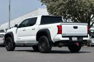 Toyota Tacoma 2024 4x4 SR5 4dr Double Cab 5.0 ft SB