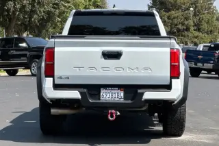 Toyota Tacoma 2024 4x4 SR5 4dr Double Cab 5.0 ft SB