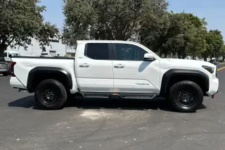 Toyota Tacoma 2024 4x4 SR5 4dr Double Cab 5.0 ft SB