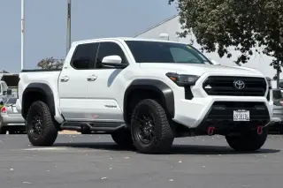 Toyota Tacoma 2024 4x4 SR5 4dr Double Cab 5.0 ft SB
