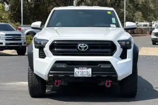 Toyota Tacoma 2024 4x4 SR5 4dr Double Cab 5.0 ft SB