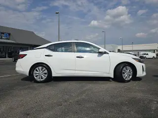 Nissan Sentra 2024 S 4dr Sedán