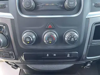 Ram 1500 Clásico 2024 4x4 Warlock 4p Cabasión Equipo 5.5 pies BA Camioneta