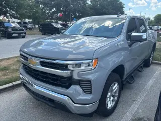 Chevrolet Silverado 1500 2024 4x4 LT 4p. Cabina de tripulacion con 5.8 pies de baño con 2 filas de asientos