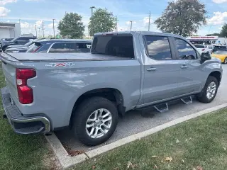 Chevrolet Silverado 1500 2024 4x4 LT 4p. Cabina de tripulacion con 5.8 pies de baño con 2 filas de asientos