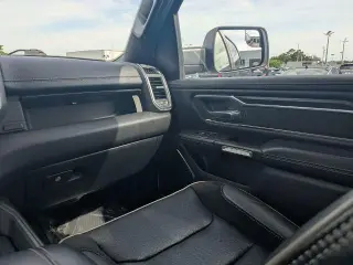 Ram 1500 2024 4x2 Laramie 4p Cab Camión de 5.6 ft. SB
