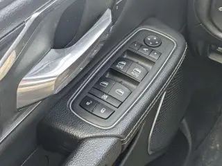 Ram 1500 2024 4x2 Laramie 4p Cab Camión de 5.6 ft. SB