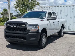 Ram 2500 2021 4x4 Tradesman 4dr Crew Cab 6.3 ft. SB Camioneta