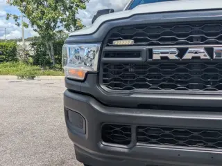 Ram 2500 2021 4x4 Tradesman 4dr Crew Cab 6.3 ft. SB Camioneta