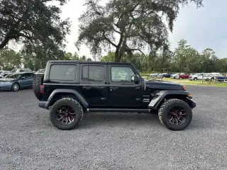 Jeep Wrangler Unlimited 2019 4x4 Sahara 4dr SUV