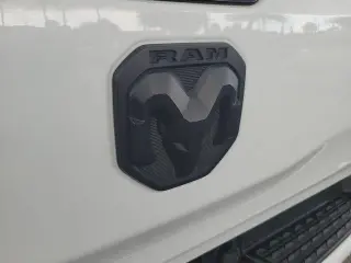 Ram 1500 2024 4x2 Big Horn 4p Puerta Cuadro Tripa 5.6 ft. SB Camión
