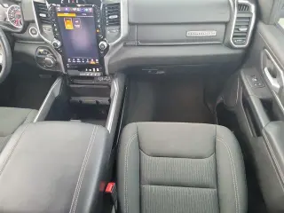 Ram 1500 2024 4x2 Big Horn 4p Puerta Cuadro Tripa 5.6 ft. SB Camión