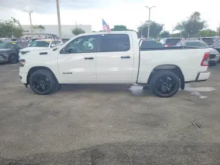 Ram 1500 2024 4x2 Big Horn 4p Puerta Cuadro Tripa 5.6 ft. SB Camión
