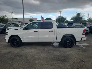 Ram 1500 2024 4x2 Big Horn 4p Puerta Cuadro Tripa 5.6 ft. SB Camión