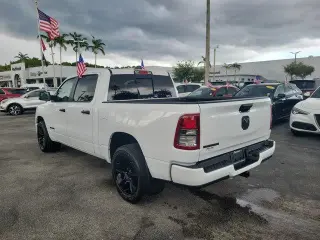 Ram 1500 2024 4x2 Big Horn 4p Puerta Cuadro Tripa 5.6 ft. SB Camión