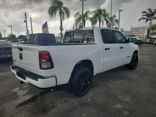 Ram 1500 2024 4x2 Big Horn 4p Puerta Cuadro Tripa 5.6 ft. SB Camión