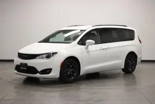 Chrysler Pacifica 2018 Touring L Plus 4dr Mini-Van