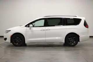 Chrysler Pacifica 2018 Touring L Plus 4dr Mini-Van