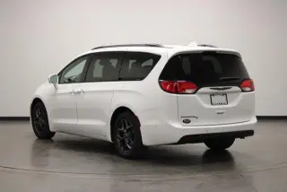 Chrysler Pacifica 2018 Touring L Plus 4dr Mini-Van