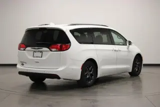 Chrysler Pacifica 2018 Touring L Plus 4dr Mini-Van