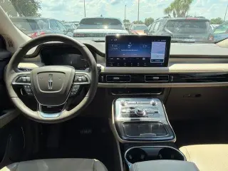 Lincoln Nautilus 2023 4x4 Estándar 4p SUV